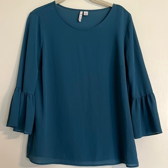 Elle Tops - Elle Teal Women’s Dress Shirt with Flare Three Quarter Length Sleeves Size S‎